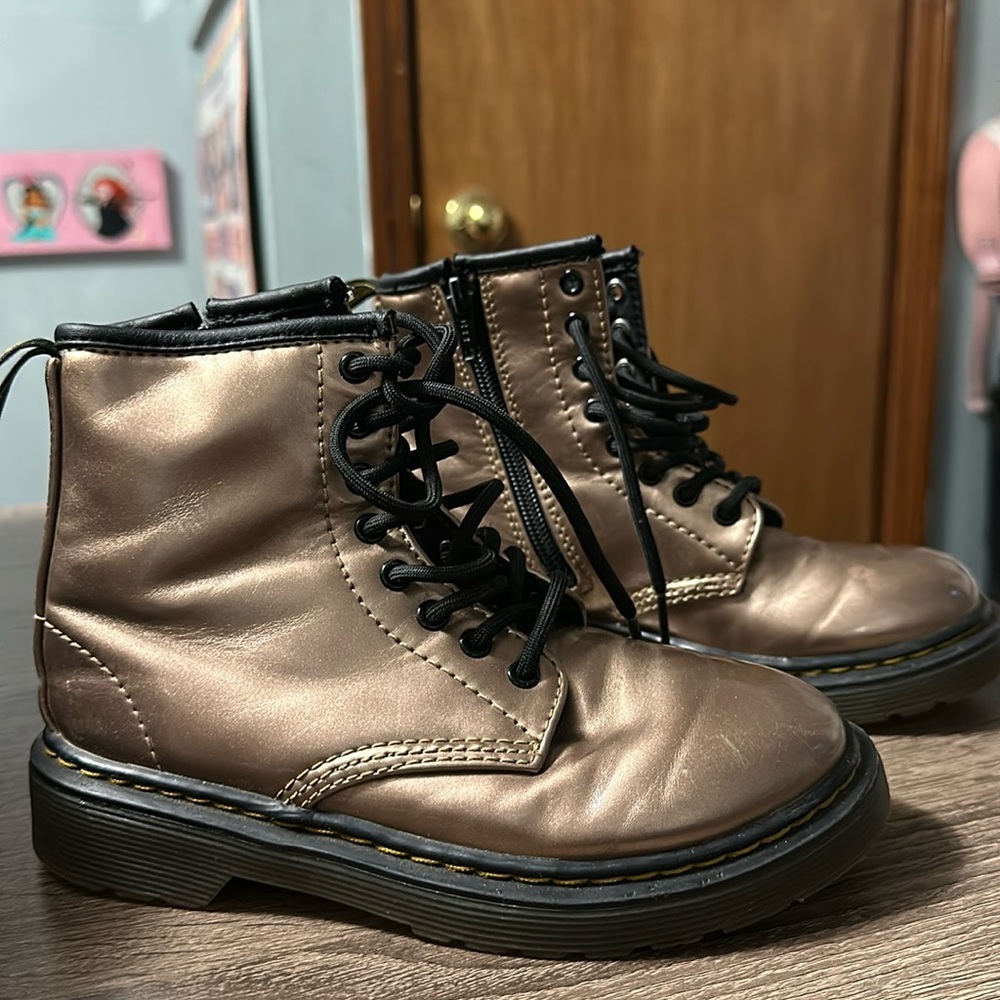 DR MARTENS!